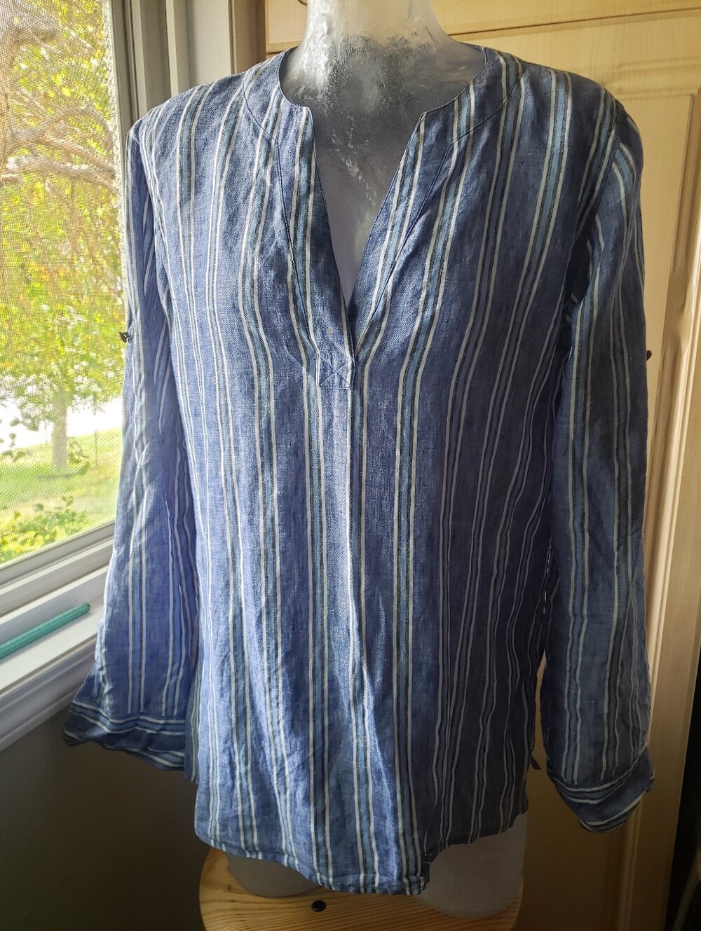 LAUREN Ralph Lauren 100% Linen Blue and White Striped Casual Button-Down Shirt